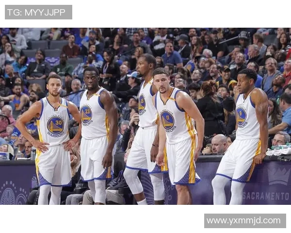 安东尼与詹姆斯对决回顾：篮球场上的传奇之战与友谊的碰撞