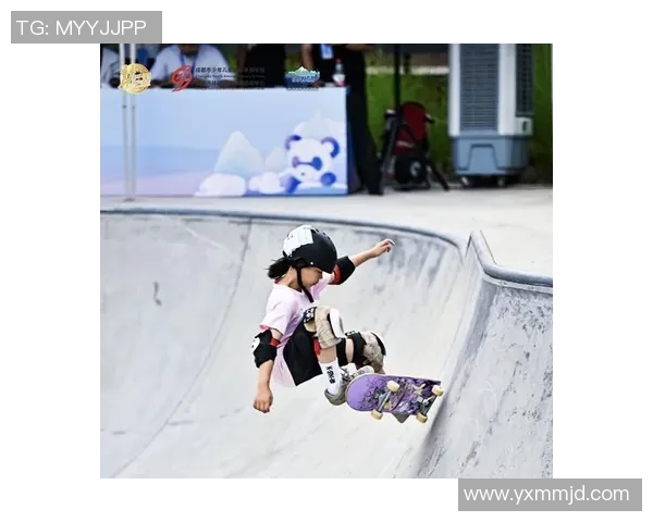 成都街舞队在滑板精英赛中的灵活性表现引发热议与关注MBA