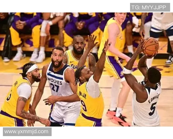 湖人对阵活塞的精彩比赛正在直播中快来一起见证篮球盛宴吧 湖人对阵活塞的精彩比赛正在直播中快来一起见证篮球盛宴吧