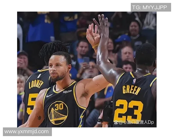 热火与快船西部决赛激战正酣双方争夺总决赛席位的精彩对决即将上演 热火与快船西部决赛激战正酣双方争夺总决赛席位的精彩对决即将上演