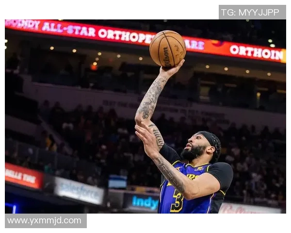 詹姆斯与戴维斯精彩对决视频回顾分析全场亮点与精彩瞬间分享